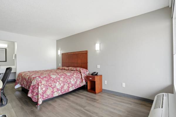 Smoking King Room - $65