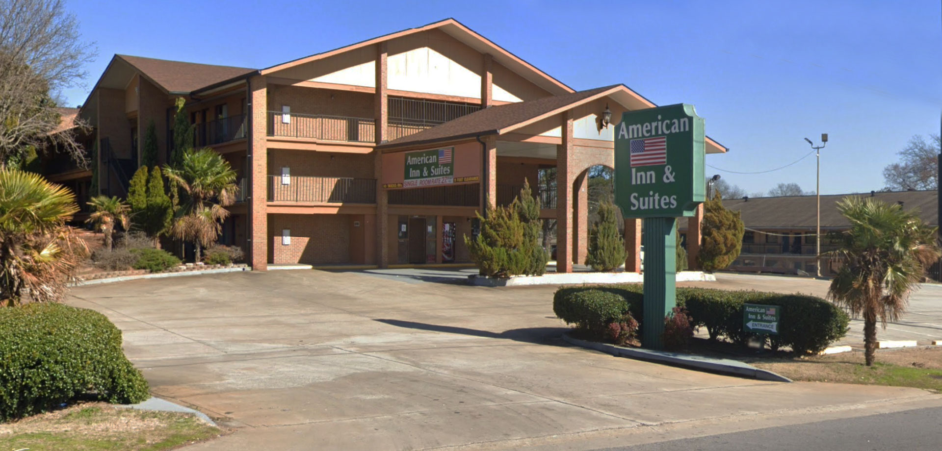 Nahanni Motel